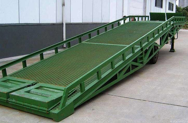 移動(dong)式登車橋